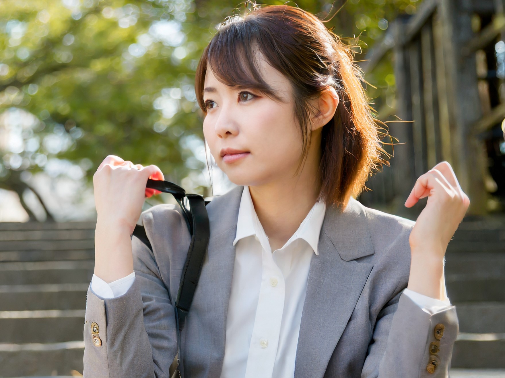 気合を入れる女性